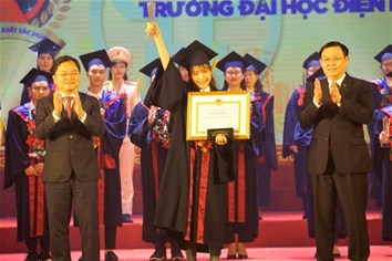 Sinh viên Khoa ĐTVT được vinh danh là một trong 88 thủ khoa xuất sắc của Thủ đô Hà Nội