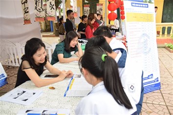 Khoa Điện tử Viễn thông tham gia ngày hội tư vấn hướng nghiệp tại Bắc Giang